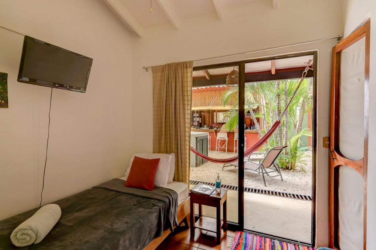 Hotel Mahayana Tamarindo Kültér fotó