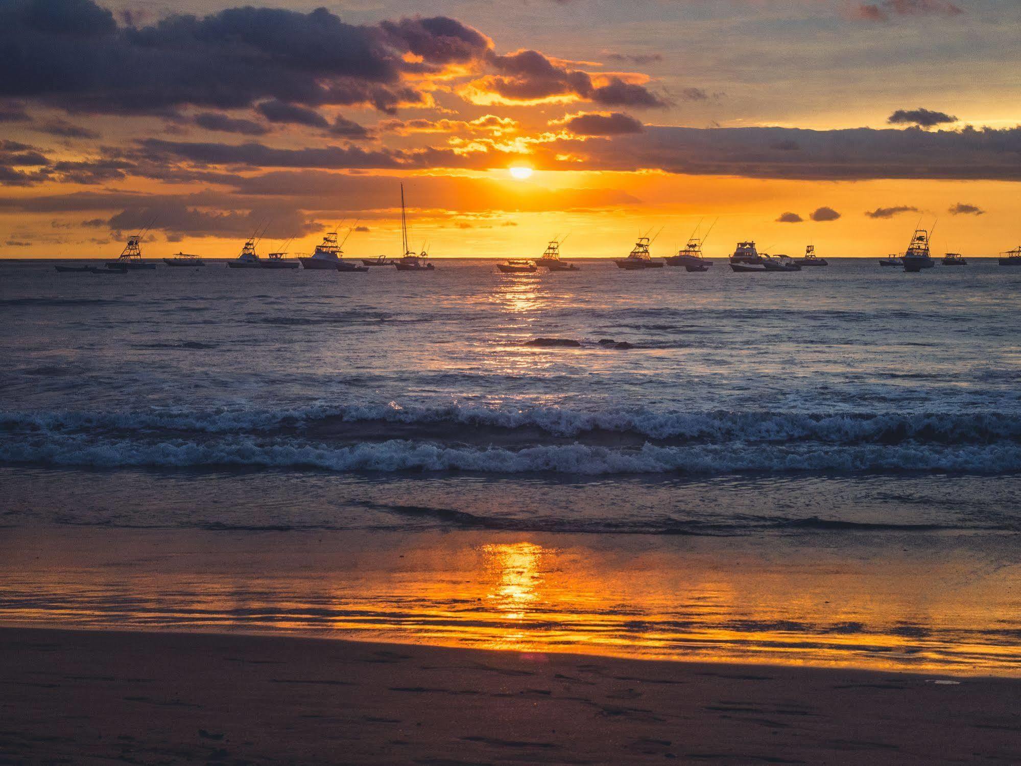 Hotel Mahayana Tamarindo Kültér fotó